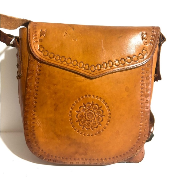 Vintage Handcrafted brown Leather Crossbody Bag - Picture 3 of 10